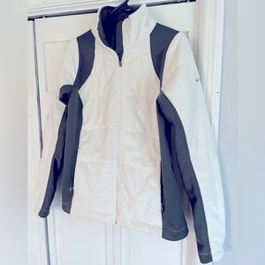 Women’s L Columbia omniheat fleece zip up.